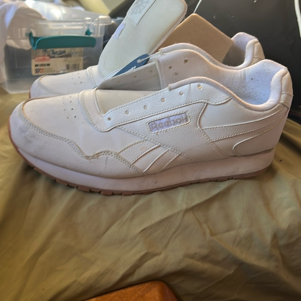 Reebok size 11 white tan bottom